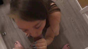 18 Year Old Student Gives Amazing Head
